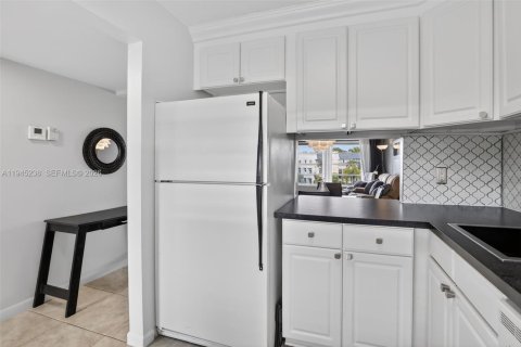 Condo in Margate, Florida, 1 bedroom  № 2005265 - photo 9