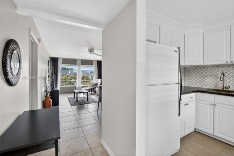 Condo in Margate, Florida, 1 bedroom  № 2005265 - photo 6