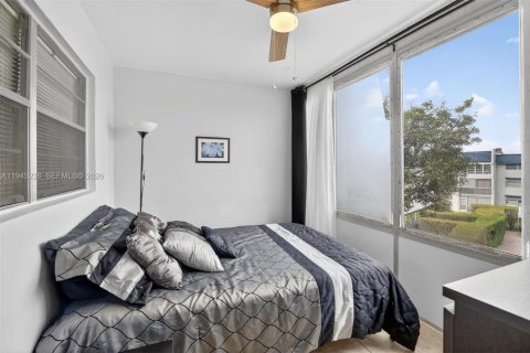 Condo in Margate, Florida, 1 bedroom  № 2005265 - photo 16