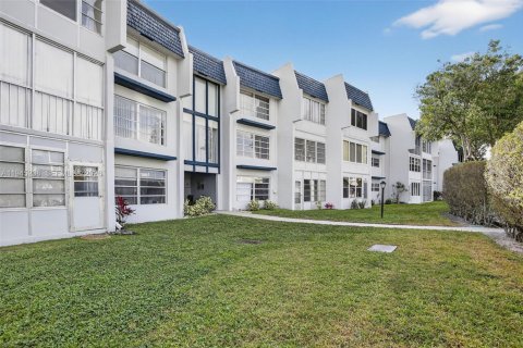 Condo in Margate, Florida, 1 bedroom  № 2005265 - photo 23