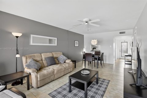Condo in Margate, Florida, 1 bedroom  № 2005265 - photo 4