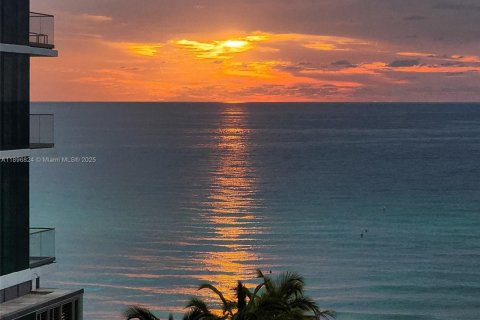 Condo in Hallandale Beach, Florida, 2 bedrooms  № 1947828 - photo 15