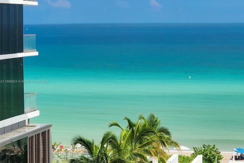 Condo in Hallandale Beach, Florida, 2 bedrooms  № 1947828 - photo 19