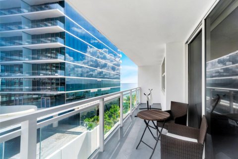 Condo in Hallandale Beach, Florida, 2 bedrooms  № 1947828 - photo 17