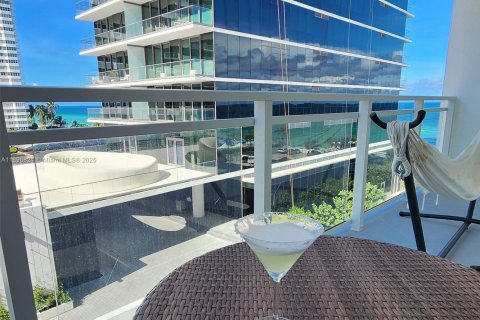 Condo in Hallandale Beach, Florida, 2 bedrooms  № 1947828 - photo 18