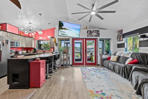 House in Weeki Wachee, Florida 2 bedrooms, 85.93 sq.m. № 1803061 - photo 29