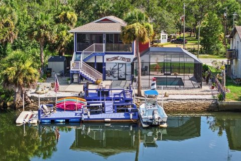 House in Weeki Wachee, Florida 2 bedrooms, 85.93 sq.m. № 1803061 - photo 1