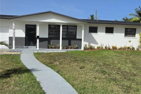 House in Cutler Bay, Florida 3 bedrooms, 102.56 sq.m. № 2259993 - photo 9