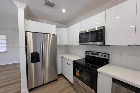 House in Cutler Bay, Florida 3 bedrooms, 102.56 sq.m. № 2259993 - photo 19