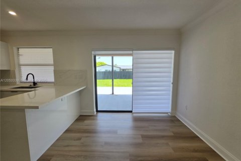 House in Cutler Bay, Florida 3 bedrooms, 102.56 sq.m. № 2259993 - photo 17