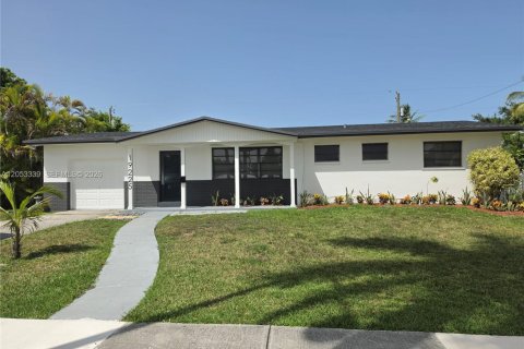 House in Cutler Bay, Florida 3 bedrooms, 102.56 sq.m. № 2259993 - photo 3