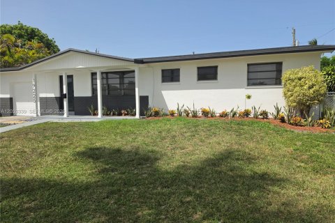 House in Cutler Bay, Florida 3 bedrooms, 102.56 sq.m. № 2259993 - photo 4
