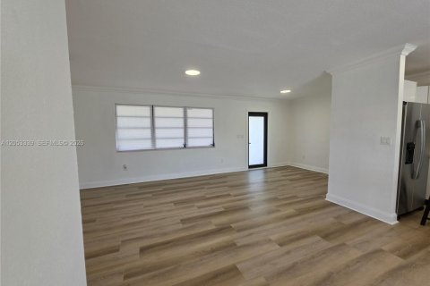 House in Cutler Bay, Florida 3 bedrooms, 102.56 sq.m. № 2259993 - photo 15