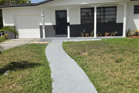 House in Cutler Bay, Florida 3 bedrooms, 102.56 sq.m. № 2259993 - photo 6