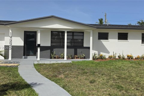 House in Cutler Bay, Florida 3 bedrooms, 102.56 sq.m. № 2259993