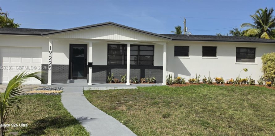 House in Cutler Bay, Florida 3 bedrooms, 102.56 sq.m. № 2259993