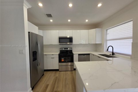 House in Cutler Bay, Florida 3 bedrooms, 102.56 sq.m. № 2259993 - photo 18