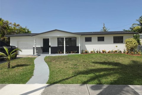 House in Cutler Bay, Florida 3 bedrooms, 102.56 sq.m. № 2259993 - photo 2