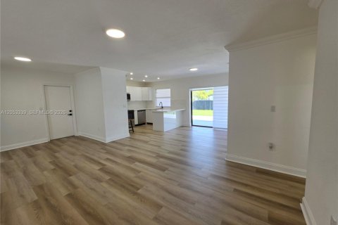 House in Cutler Bay, Florida 3 bedrooms, 102.56 sq.m. № 2259993 - photo 12