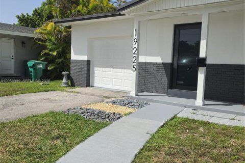 House in Cutler Bay, Florida 3 bedrooms, 102.56 sq.m. № 2259993 - photo 7