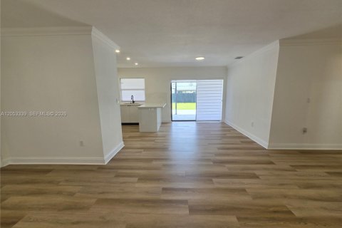 House in Cutler Bay, Florida 3 bedrooms, 102.56 sq.m. № 2259993 - photo 11