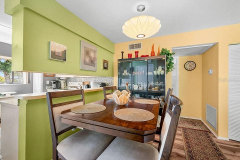 Condo in Sarasota, Florida, 2 bedrooms № 2166887 - photo 8
