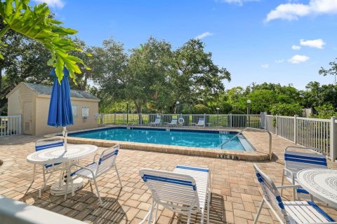 Condo in Sarasota, Florida, 2 bedrooms № 2166887 - photo 25