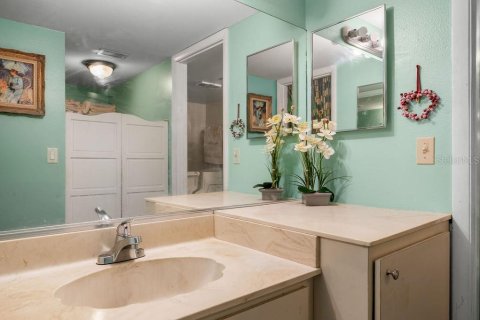 Condo in Sarasota, Florida, 2 bedrooms № 2166887 - photo 15
