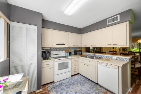 Condo in Sarasota, Florida, 2 bedrooms № 2166887 - photo 10