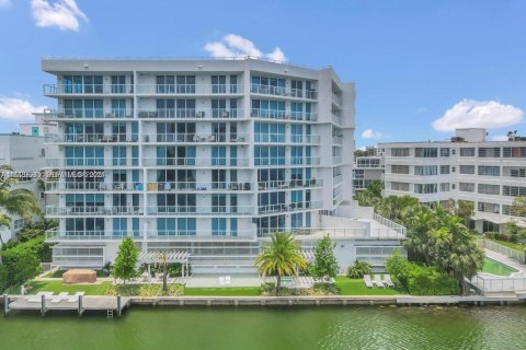 Снять в аренду кондоминиум в Бей-Харбор-Айлендс, Флорида 2 спальни, 106.19м2, № 1989377 - фото 25