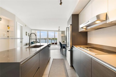 Снять в аренду кондоминиум в Бей-Харбор-Айлендс, Флорида 2 спальни, 106.19м2, № 1989377 - фото 14