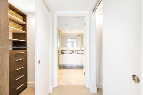 Снять в аренду кондоминиум в Бей-Харбор-Айлендс, Флорида 2 спальни, 106.19м2, № 1989377 - фото 12