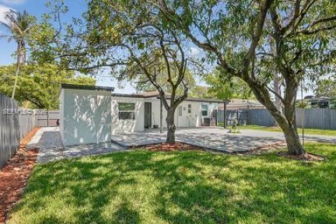 Купить виллу или дом в Норт-Майами, Флорида 3 спальни, 136.19м2, № 2052341 - фото 16