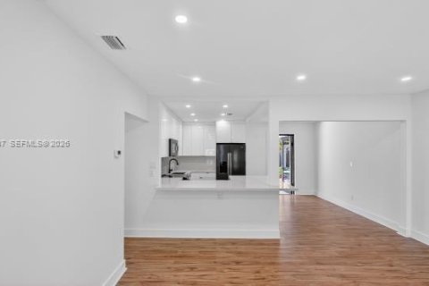 Купить виллу или дом в Норт-Майами, Флорида 3 спальни, 136.19м2, № 2052341 - фото 6