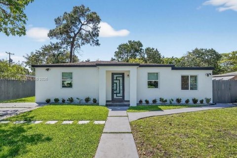 Купить виллу или дом в Норт-Майами, Флорида 3 спальни, 136.19м2, № 2052341 - фото 2