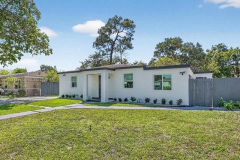 Купить виллу или дом в Норт-Майами, Флорида 3 спальни, 136.19м2, № 2052341 - фото 4