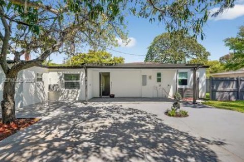 Купить виллу или дом в Норт-Майами, Флорида 3 спальни, 136.19м2, № 2052341 - фото 17