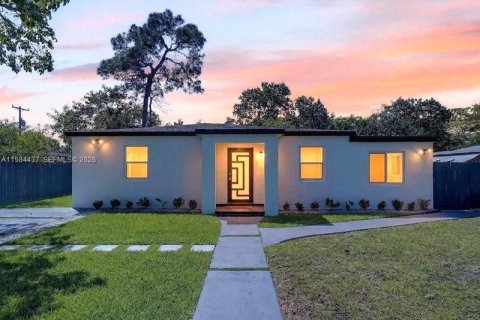 Дом в Норт-Майами, Флорида 3 спальни, 136.19м2 № 2052341