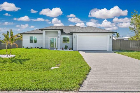 Villa ou maison à Cape Coral, Floride 3 chambres, 158.31 m2 № 2132802