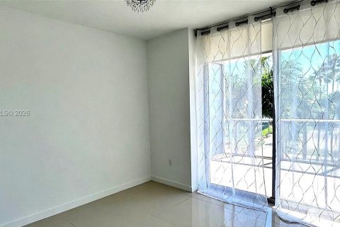 Condominio en alquiler en Miami, Florida, 1 dormitorio, 65.59 m2 № 2066867 - foto 6