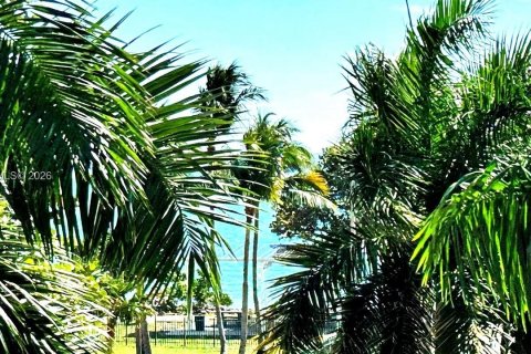 Condominio en Miami, Florida, 1 dormitorio  № 2066867