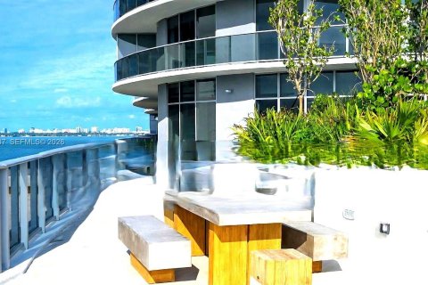 Condominio en alquiler en Miami, Florida, 1 dormitorio, 65.59 m2 № 2066867 - foto 15