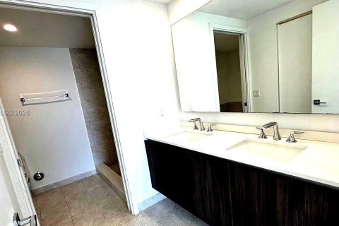 Condominio en alquiler en Miami, Florida, 1 dormitorio, 65.59 m2 № 2066867 - foto 4