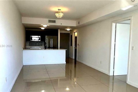 Condominio en alquiler en Miami, Florida, 1 dormitorio, 65.59 m2 № 2066867 - foto 3