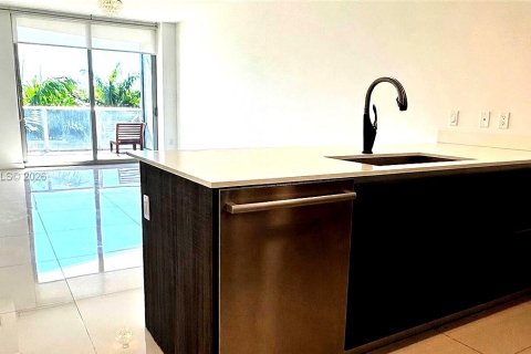 Condominio en alquiler en Miami, Florida, 1 dormitorio, 65.59 m2 № 2066867 - foto 2