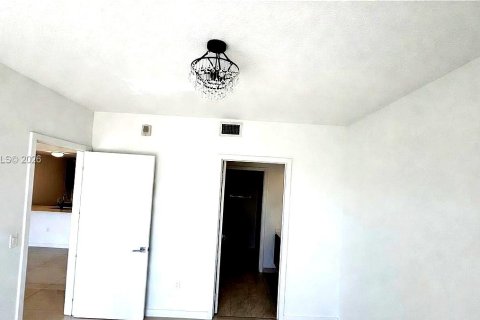 Condominio en alquiler en Miami, Florida, 1 dormitorio, 65.59 m2 № 2066867 - foto 9