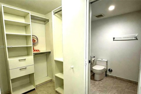 Condominio en alquiler en Miami, Florida, 1 dormitorio, 65.59 m2 № 2066867 - foto 10