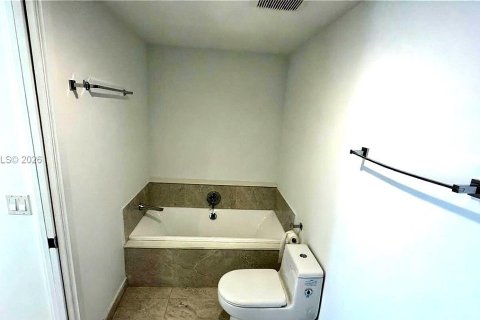 Condominio en alquiler en Miami, Florida, 1 dormitorio, 65.59 m2 № 2066867 - foto 7