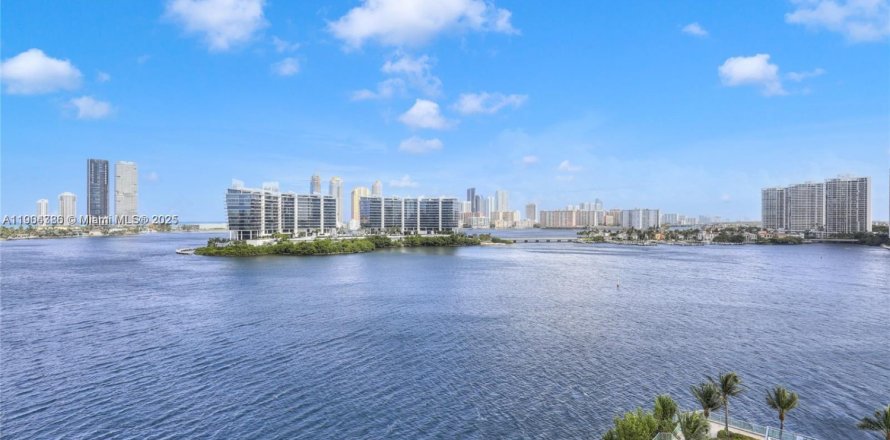 Condo à Aventura, Floride, 4 chambres  № 1956493