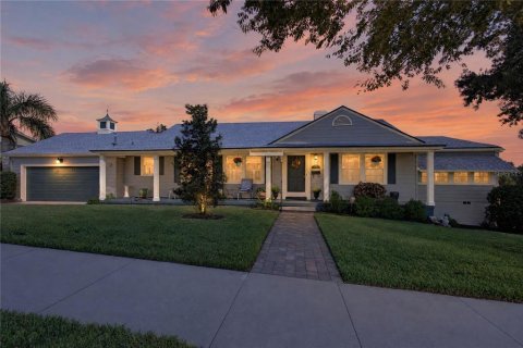 Villa ou maison à Eustis, Floride 3 chambres, 166.67 m2 № 2422688